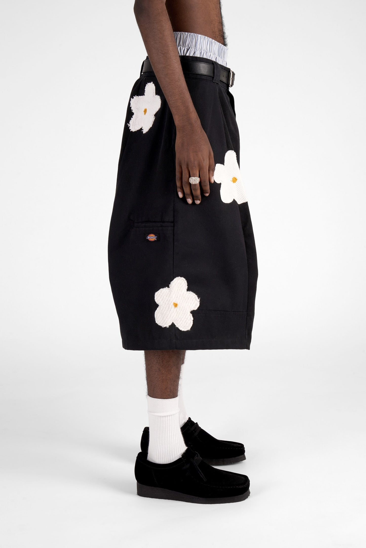 FO Baggy Shorts - Black - Limited Flower Edition
