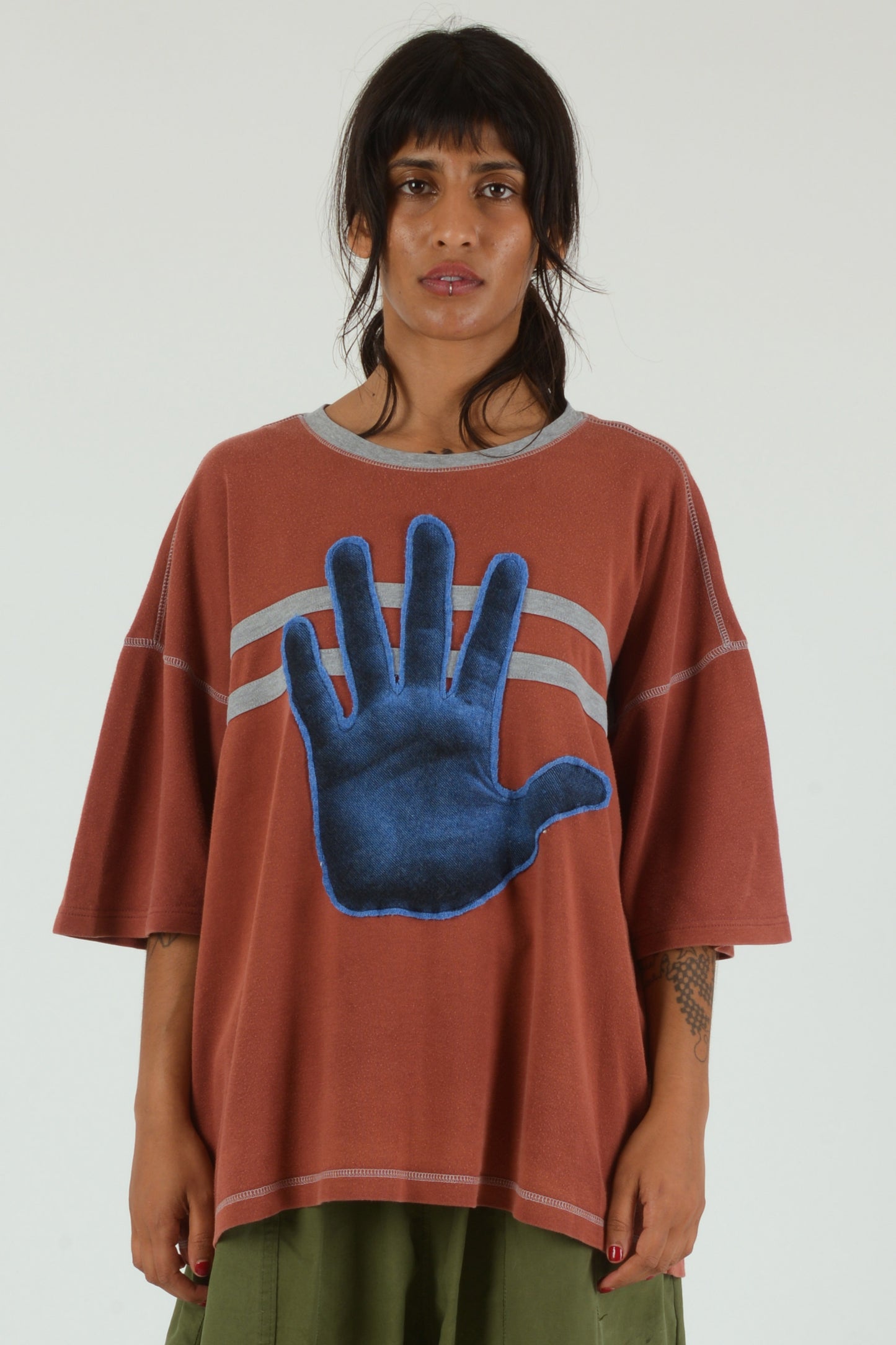 Hands On Tee 028 - L