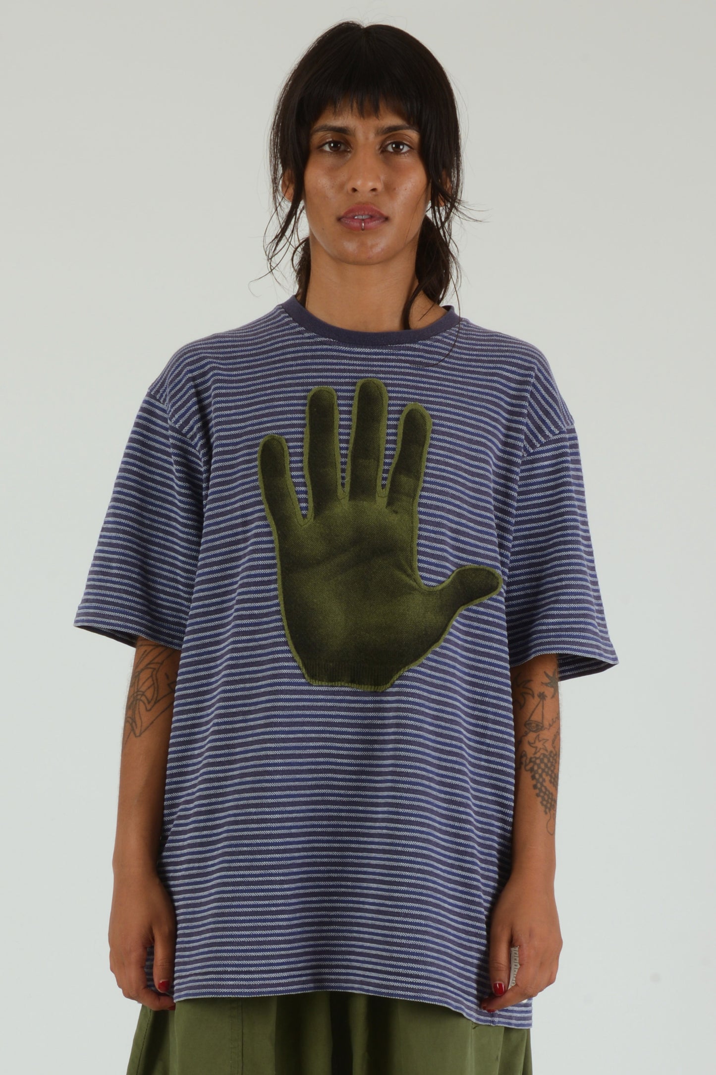 Hands On Tee 052 - L