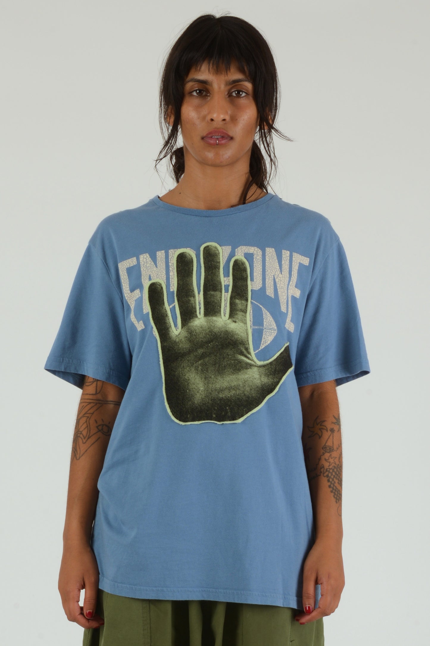 Hands On Tee 057 - L