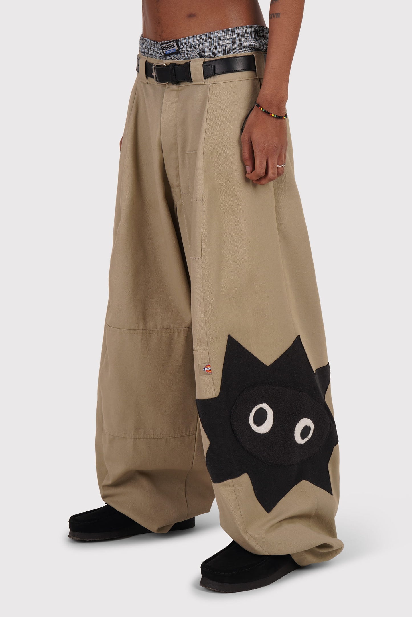 FO Baggy Trou - Beige - Limited Whimsical Little Bugger Edition - Charcoal